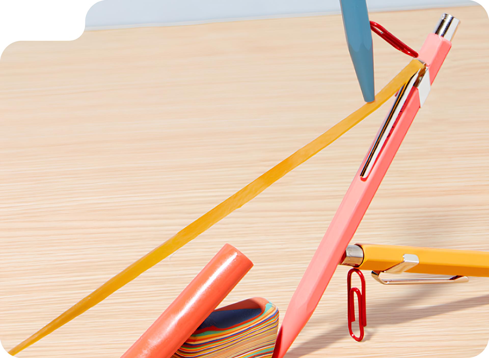 Парень учится